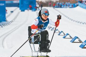 残奥越野滑雪中国队包揽两金